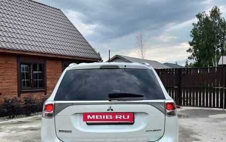 Mitsubishi Outlander III рестайлинг 3, 2014 год, 1 650 000 рублей, 5 фотография