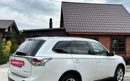 Mitsubishi Outlander III рестайлинг 3, 2014 год, 1 650 000 рублей, 6 фотография