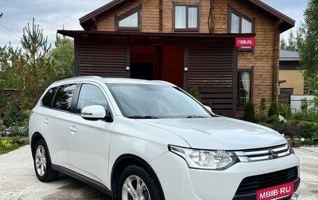 Mitsubishi Outlander III рестайлинг 3, 2014 год, 1 650 000 рублей, 7 фотография