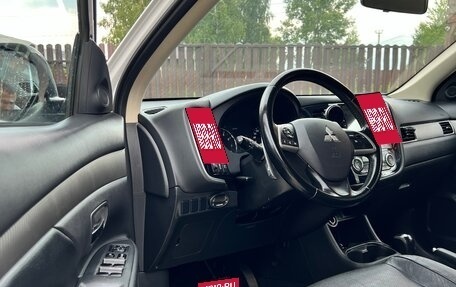 Mitsubishi Outlander III рестайлинг 3, 2014 год, 1 650 000 рублей, 10 фотография