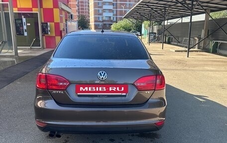 Volkswagen Jetta VI, 2013 год, 850 000 рублей, 2 фотография