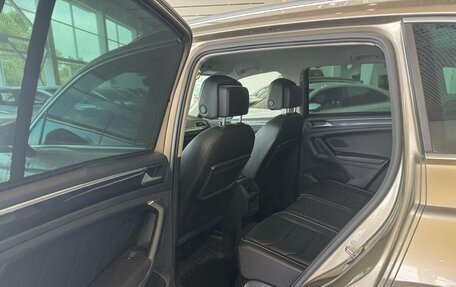 Volkswagen Tiguan II, 2018 год, 2 595 000 рублей, 6 фотография