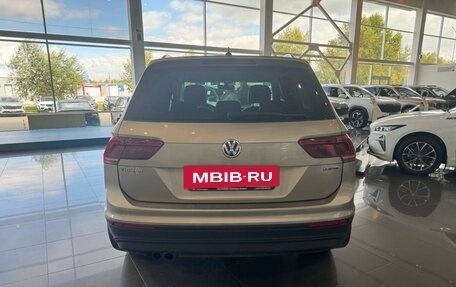 Volkswagen Tiguan II, 2018 год, 2 595 000 рублей, 5 фотография