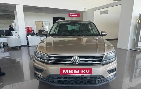 Volkswagen Tiguan II, 2018 год, 2 595 000 рублей, 2 фотография