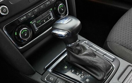 Skoda Superb III рестайлинг, 2012 год, 989 000 рублей, 23 фотография