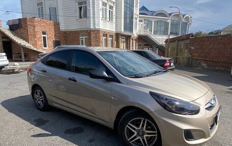 Hyundai Solaris II рестайлинг, 2012 год, 600 000 рублей, 3 фотография