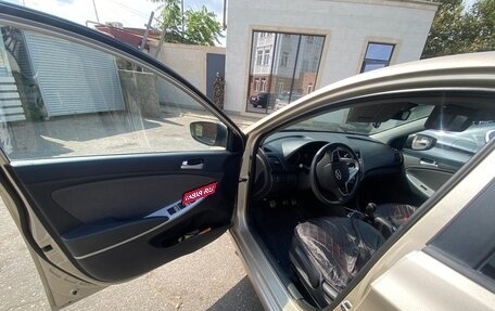 Hyundai Solaris II рестайлинг, 2012 год, 600 000 рублей, 10 фотография
