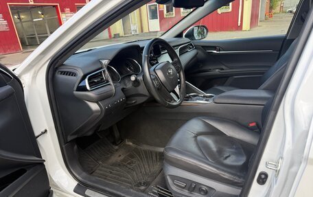 Toyota Camry, 2018 год, 2 400 000 рублей, 2 фотография