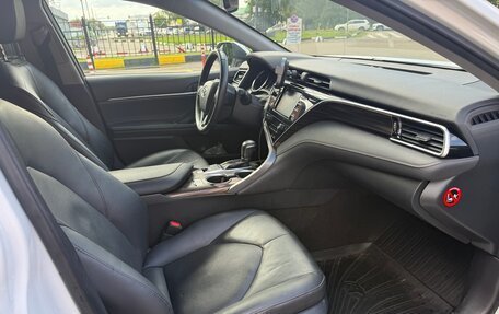 Toyota Camry, 2018 год, 2 400 000 рублей, 4 фотография