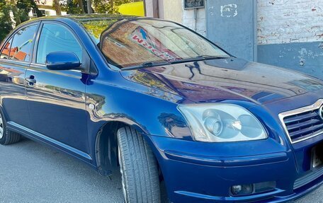 Toyota Avensis III рестайлинг, 2004 год, 700 000 рублей, 1 фотография