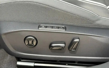 Volkswagen Golf VIII, 2022 год, 2 200 000 рублей, 17 фотография