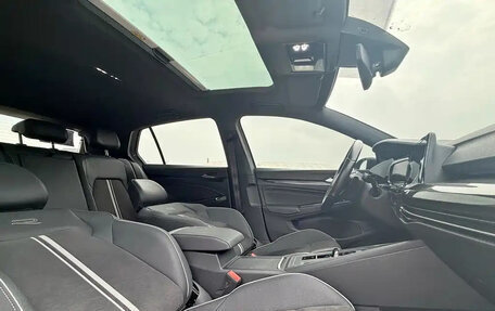 Volkswagen Golf VIII, 2022 год, 2 200 000 рублей, 16 фотография