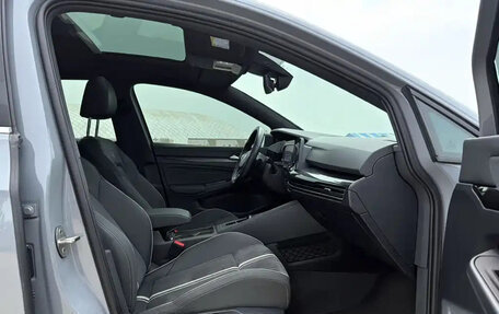 Volkswagen Golf VIII, 2022 год, 2 200 000 рублей, 18 фотография