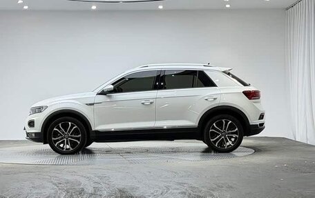 Volkswagen T-Roc I, 2023 год, 2 092 000 рублей, 5 фотография