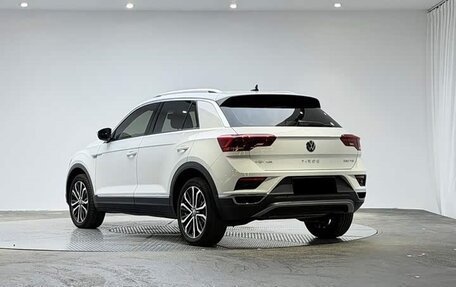 Volkswagen T-Roc I, 2023 год, 2 092 000 рублей, 4 фотография