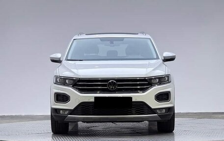 Volkswagen T-Roc I, 2023 год, 2 092 000 рублей, 3 фотография