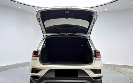 Volkswagen T-Roc I, 2023 год, 2 092 000 рублей, 10 фотография