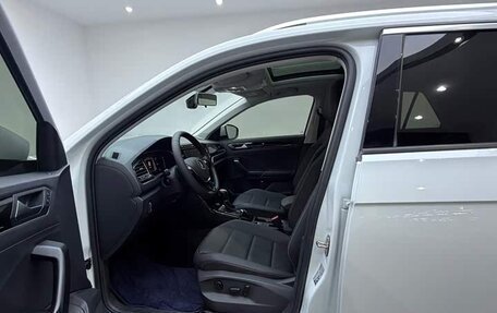 Volkswagen T-Roc I, 2023 год, 2 092 000 рублей, 16 фотография