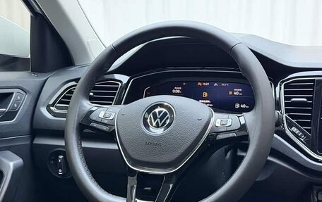 Volkswagen T-Roc I, 2023 год, 2 092 000 рублей, 13 фотография