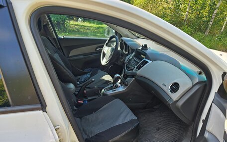 Chevrolet Cruze II, 2010 год, 630 000 рублей, 5 фотография