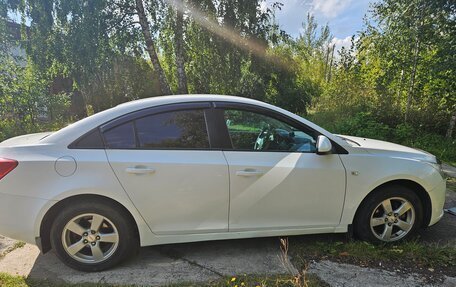 Chevrolet Cruze II, 2010 год, 630 000 рублей, 6 фотография