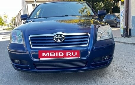 Toyota Avensis III рестайлинг, 2004 год, 700 000 рублей, 9 фотография