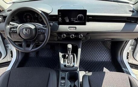 Honda Vezel, 2023 год, 1 820 000 рублей, 10 фотография