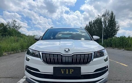 Skoda Karoq I, 2023 год, 2 200 000 рублей, 2 фотография