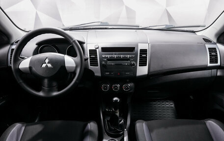 Mitsubishi Outlander III рестайлинг 3, 2010 год, 990 000 рублей, 9 фотография