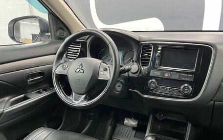 Mitsubishi Outlander III рестайлинг 3, 2016 год, 1 799 900 рублей, 9 фотография