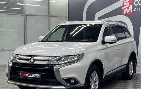 Mitsubishi Outlander III рестайлинг 3, 2016 год, 1 799 900 рублей, 3 фотография