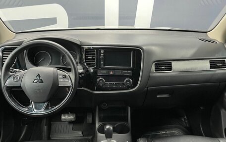 Mitsubishi Outlander III рестайлинг 3, 2016 год, 1 799 900 рублей, 8 фотография