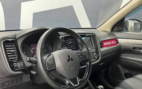 Mitsubishi Outlander III рестайлинг 3, 2016 год, 1 799 900 рублей, 7 фотография