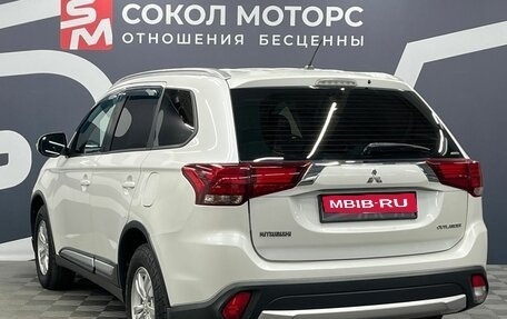 Mitsubishi Outlander III рестайлинг 3, 2016 год, 1 799 900 рублей, 4 фотография
