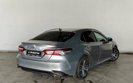 Toyota Camry, 2020 год, 2 100 000 рублей, 4 фотография