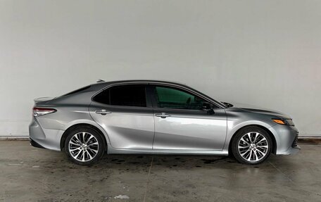 Toyota Camry, 2020 год, 2 100 000 рублей, 8 фотография