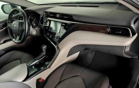 Toyota Camry, 2020 год, 2 100 000 рублей, 11 фотография