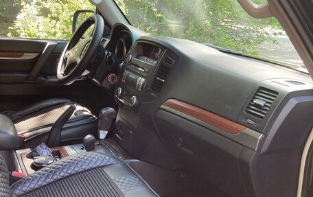 Mitsubishi Pajero IV, 2007 год, 1 800 000 рублей, 10 фотография