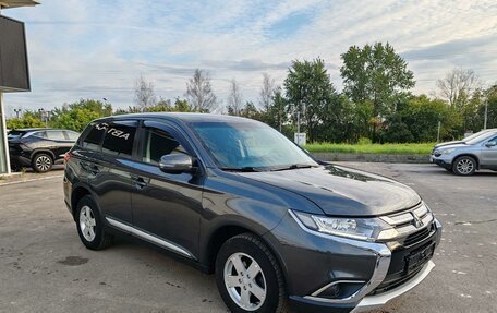 Mitsubishi Outlander III рестайлинг 3, 2015 год, 1 799 000 рублей, 3 фотография
