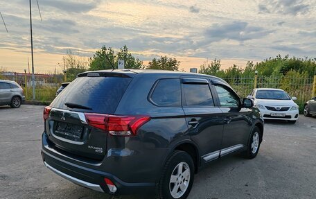 Mitsubishi Outlander III рестайлинг 3, 2015 год, 1 799 000 рублей, 2 фотография