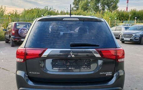 Mitsubishi Outlander III рестайлинг 3, 2015 год, 1 799 000 рублей, 6 фотография