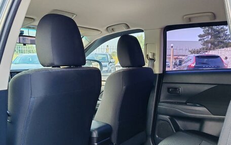 Mitsubishi Outlander III рестайлинг 3, 2015 год, 1 799 000 рублей, 10 фотография