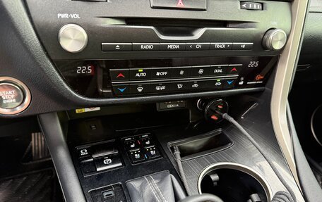 Lexus RX IV рестайлинг, 2019 год, 4 080 000 рублей, 7 фотография