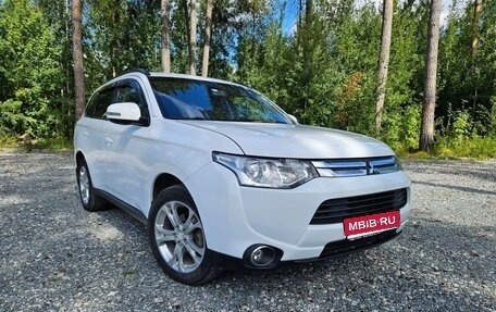 Mitsubishi Outlander III рестайлинг 3, 2014 год, 1 570 000 рублей, 1 фотография