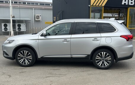 Mitsubishi Outlander III рестайлинг 3, 2019 год, 3 049 000 рублей, 8 фотография