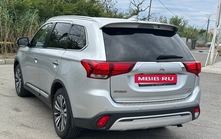 Mitsubishi Outlander III рестайлинг 3, 2019 год, 3 049 000 рублей, 7 фотография