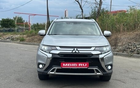 Mitsubishi Outlander III рестайлинг 3, 2019 год, 3 049 000 рублей, 2 фотография