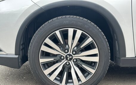 Mitsubishi Outlander III рестайлинг 3, 2019 год, 3 049 000 рублей, 19 фотография