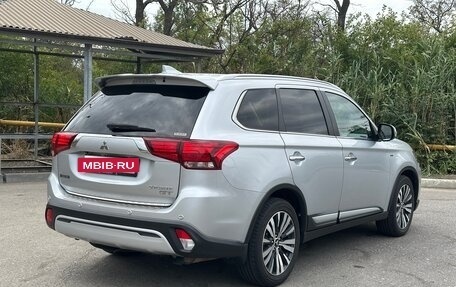 Mitsubishi Outlander III рестайлинг 3, 2019 год, 3 049 000 рублей, 5 фотография