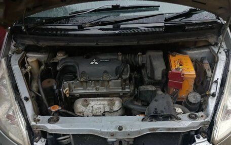 Mitsubishi Colt VI рестайлинг, 2004 год, 299 999 рублей, 4 фотография